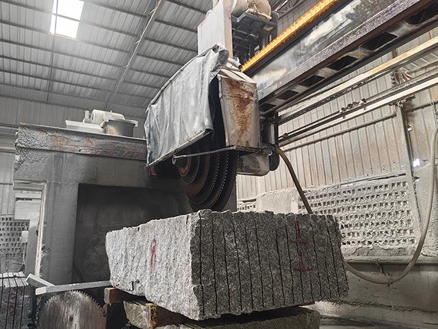 Quartz Stone Cutting Machine